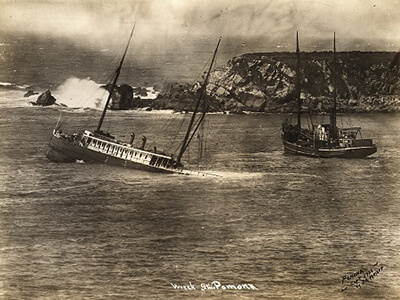 The steamship Pamona sinking